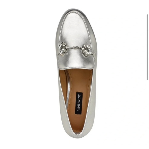 NEW Nine West Bennit Slip-On Round Toe Dress Loafers in Metallic Silver - Size 8 - Picture 1 of 9
